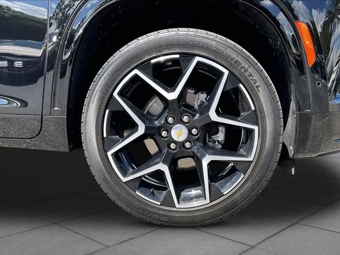 Used 2025 Chevrolet Traverse High Country w/ LPO, Floor Liner Package FWD image 18