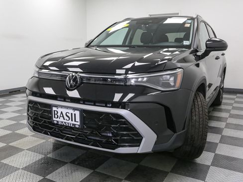 Used 2025 Volkswagen Taos SEL image 4