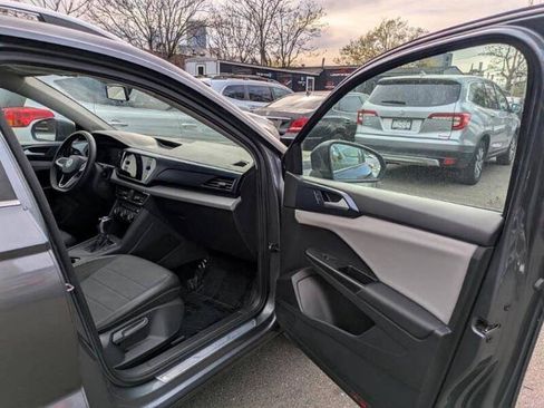 Used 2022 Volkswagen Taos SE image 9