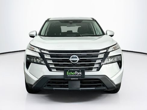 Used 2025 Nissan Rogue SV AWD/4WD image 2