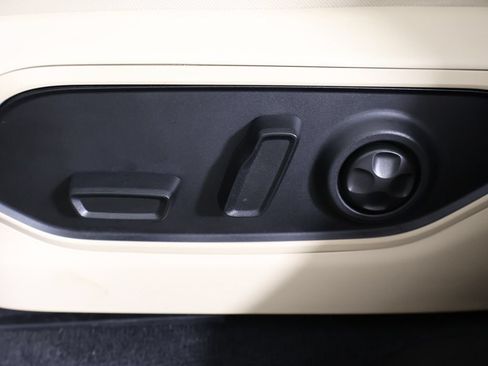 Used 2023 Jeep Grand Cherokee L Limited AWD/4WD image 36