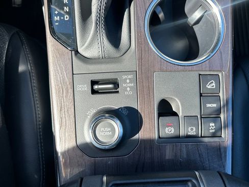 Used 2024 Toyota Highlander Limited image 33