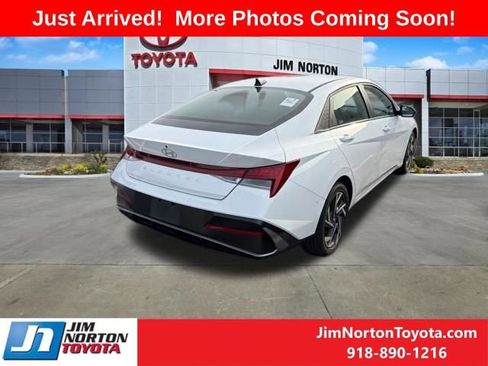 Used 2025 Hyundai Elantra SEL FWD image 4