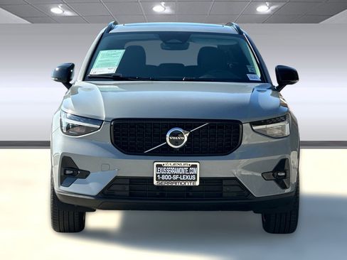 Used 2025 Volvo XC40 B5 Ultra w/ Climate Package image 5