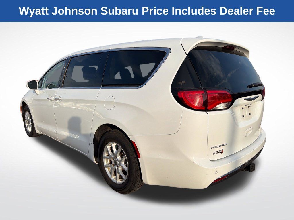 Used 2020 Chrysler Pacifica Touring FWD image 7