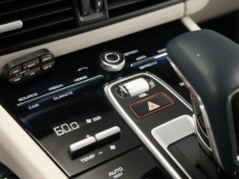 Used 2019 Porsche Cayenne Turbo AWD/4WD image 65