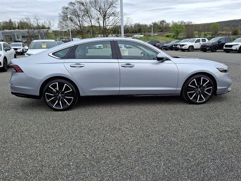 Certified 2025 Honda Accord Touring image 7