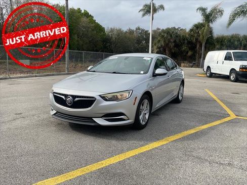 Used 2018 Buick Regal Preferred image 2