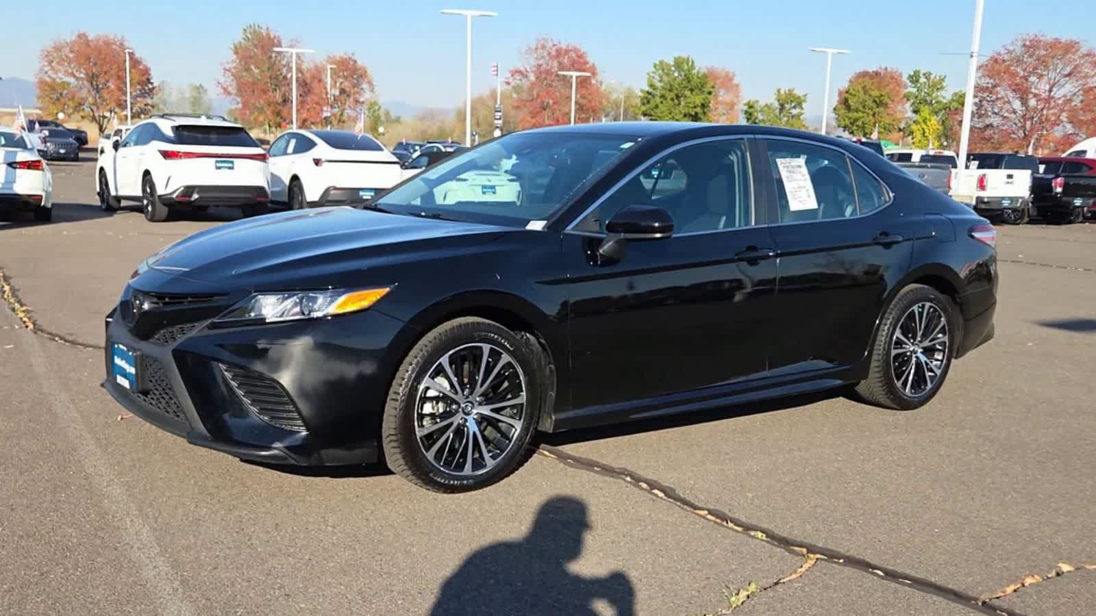 Used 2020 Toyota Camry SE FWD image 4