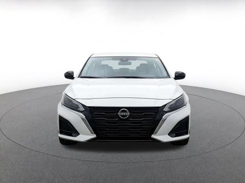 Used 2025 Nissan Altima 2.5 SV FWD image 2