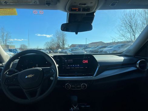 Used 2025 Chevrolet Trax LT image 31