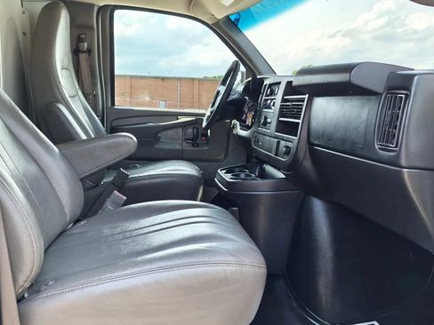 Used 2015 GMC Savana 2500 RWD image 14