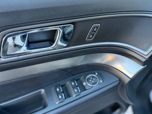 Used 2018 Ford Explorer XLT w/ Equipment Group 202A image 31