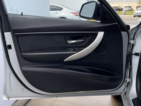 Used 2017 BMW 320i xDrive Sedan image 9
