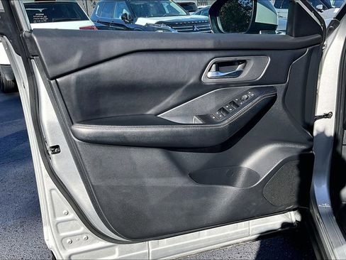 Used 2024 Nissan Rogue SV image 20