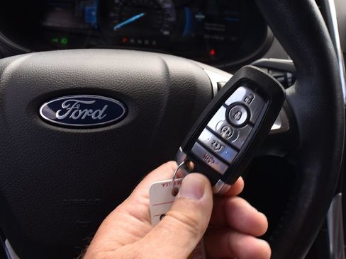 Certified 2022 Ford Edge Titanium AWD/4WD image 11