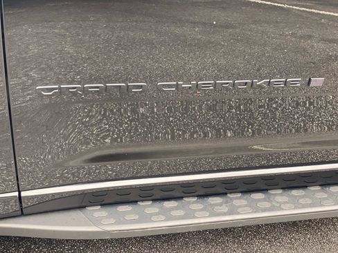 Certified 2025 Jeep Grand Cherokee Summit image 14