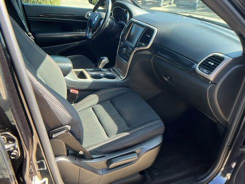 Used 2016 Jeep Grand Cherokee Laredo 75th Anniversary image 20