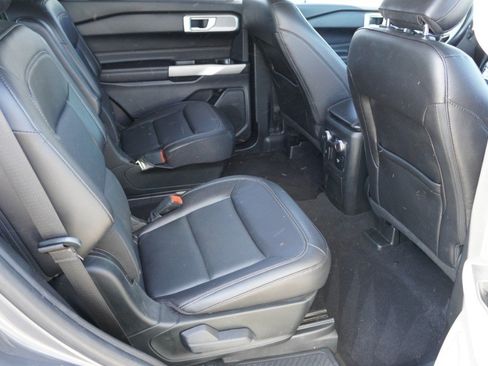 Used 2022 Ford Explorer Limited w/ Equipment Group 301A RWD image 32