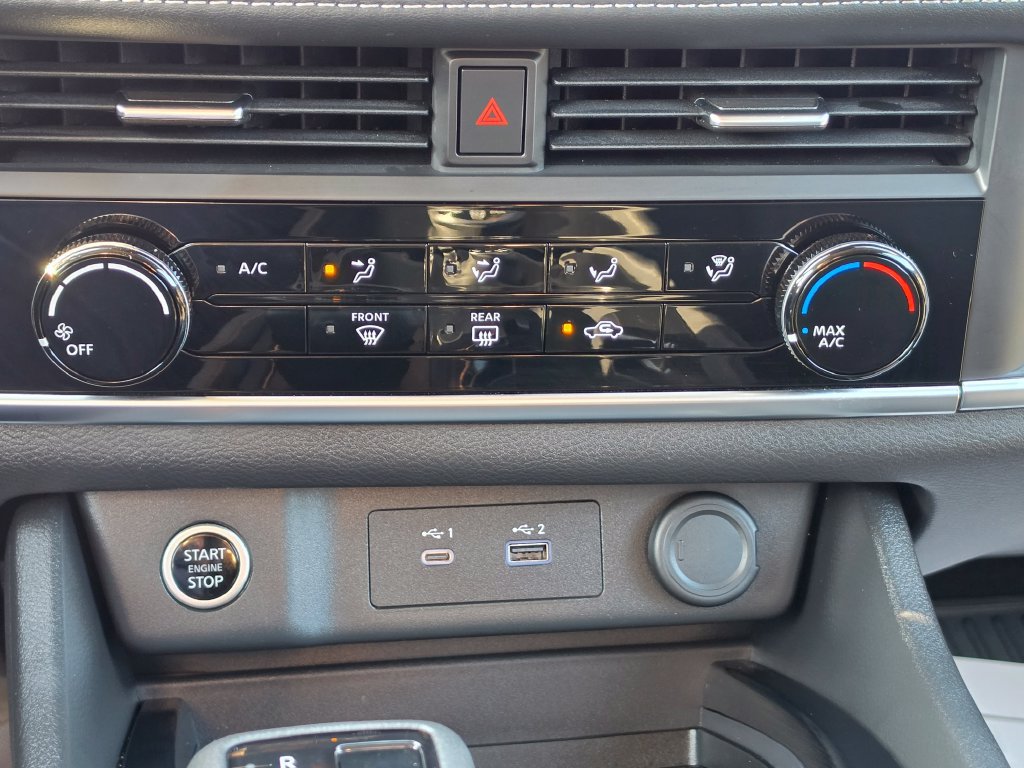 Used 2023 Nissan Rogue S AWD/4WD image 24