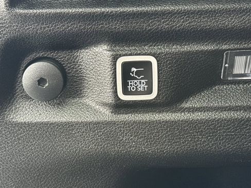 Used 2023 Jeep Grand Cherokee L Limited image 13