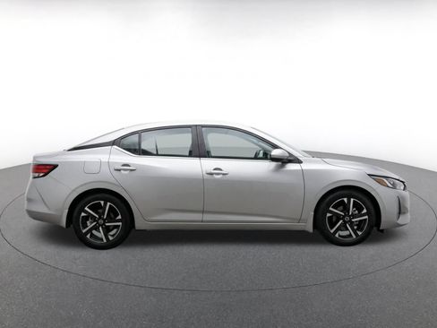 Used 2025 Nissan Sentra SV FWD image 8