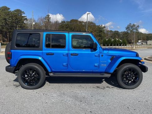 Used 2022 Jeep Wrangler Unlimited Sahara w/ Cold Weather Group image 3