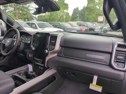 New 2026 RAM 1500 4x4 Crew Cab image 17