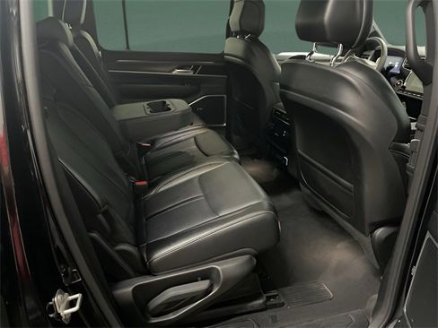 Used 2024 Jeep Wagoneer Series II w/ Flexible Seating Group image 12