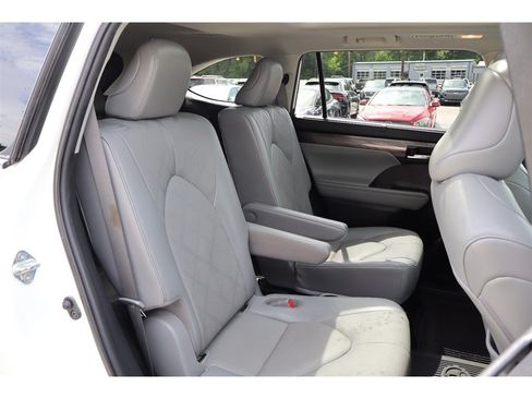 Used 2021 Toyota Highlander Platinum FWD image 33