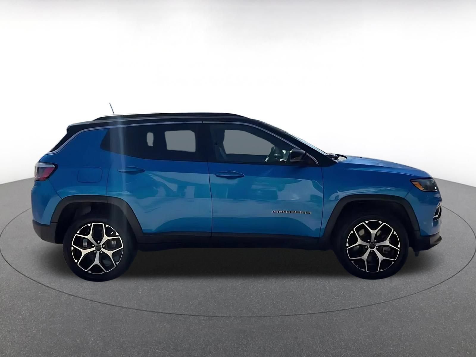Used 2025 Jeep Compass Limited AWD/4WD image 15