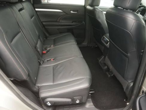 Used 2015 Toyota Highlander XLE FWD image 18