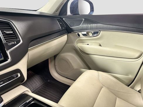 Used 2020 Volvo XC90 T5 Momentum w/ Protection Package Premier image 25