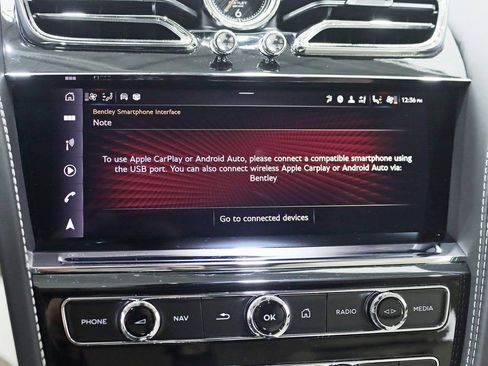 Used 2024 Bentley Bentayga Plug-In Hybrid image 28