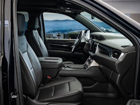 Used 2023 GMC Yukon Denali w/ LPO, Floor Liner Package image 28