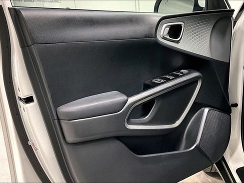 Used 2025 Kia Soul LX FWD image 21
