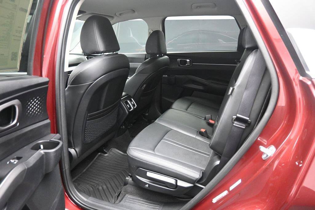 Used 2025 Kia Sorento S FWD image 23