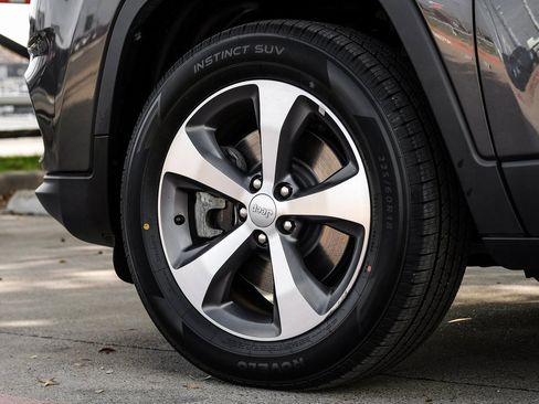 Used 2022 Jeep Cherokee Limited image 65