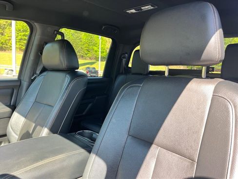 Used 2018 Nissan Titan SL w/ Midnight Edition AWD/4WD image 10