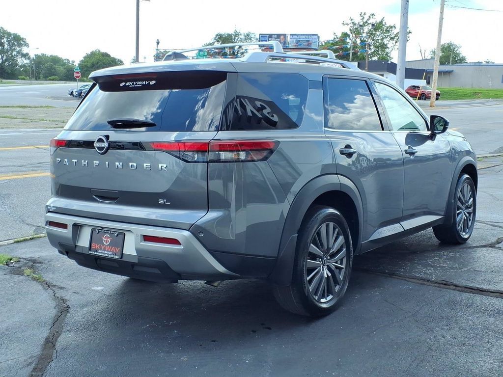 Used 2024 Nissan Pathfinder SL w/ SL Premium Package FWD image 4
