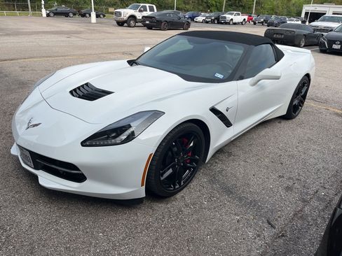 Used 2016 Chevrolet Corvette Stingray Convertible image 1