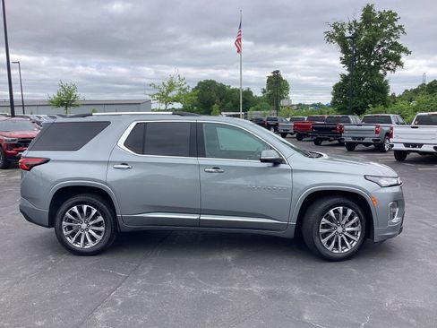 Used 2023 Chevrolet Traverse Premier FWD image 5