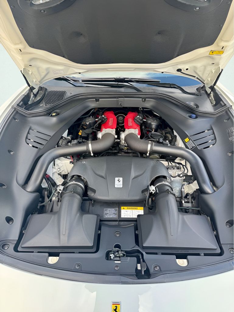 Used 2015 Ferrari California T RWD image 1