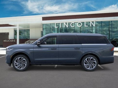 New 2026 Lincoln Navigator L Reserve AWD/4WD image 3