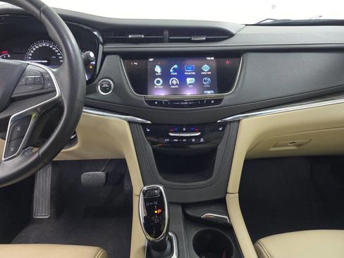 Used 2017 Cadillac XT5 FWD image 9