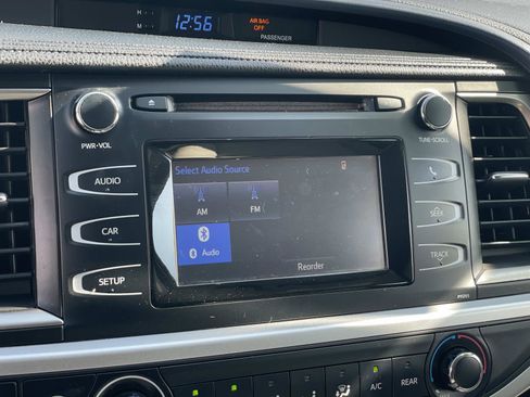 Used 2016 Toyota Highlander LE image 6