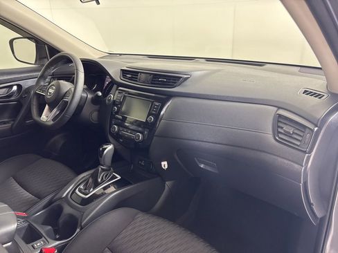 Used 2020 Nissan Rogue SV image 13