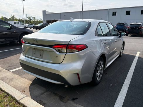 Used 2021 Toyota Corolla LE FWD image 6