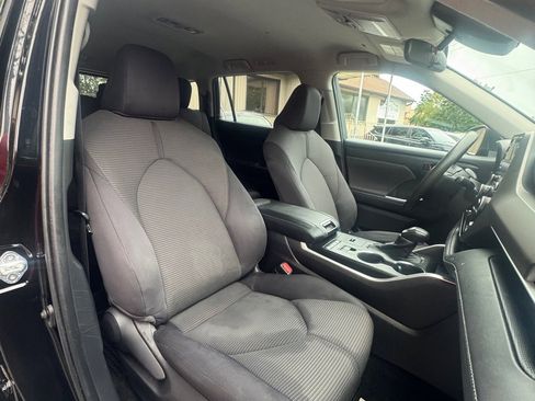 Used 2022 Toyota Highlander L image 18