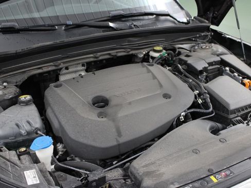Used 2024 Volvo XC40 B5 Plus AWD/4WD image 43